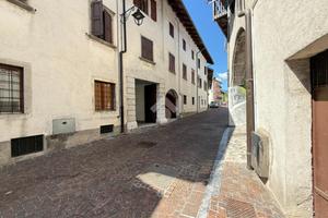 VILLA A SCHIERA A AMARO