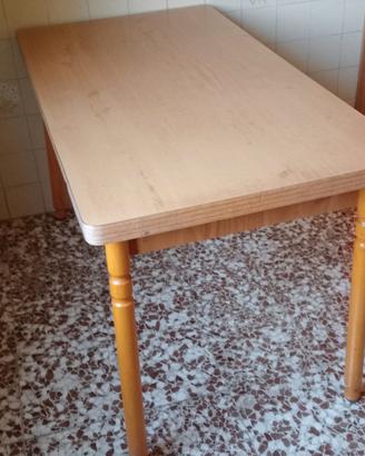 Tavolo da cucina in legno 