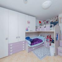 Cameretta per bambini con letto a castello