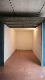 Box auto 18 mq Vimercate semicentro