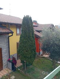 VILLA A SCHIERA A GEROSA IN VAL BREMBILLA