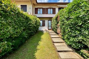VILLA A SCHIERA A RODENGO SAIANO
