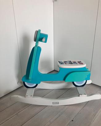 Vespa a dondolo in legno