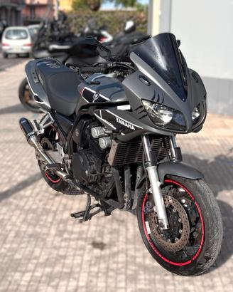 Yamaha FZR 600 2006