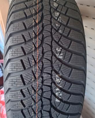 Gomme Invernali 225 50 R16 Kumho