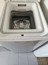 Lavatrice Indesit con carica dall'alto