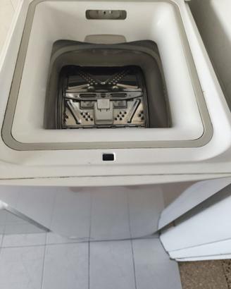 Lavatrice Indesit con carica dall'alto