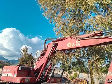 Escavatore gommato O&K