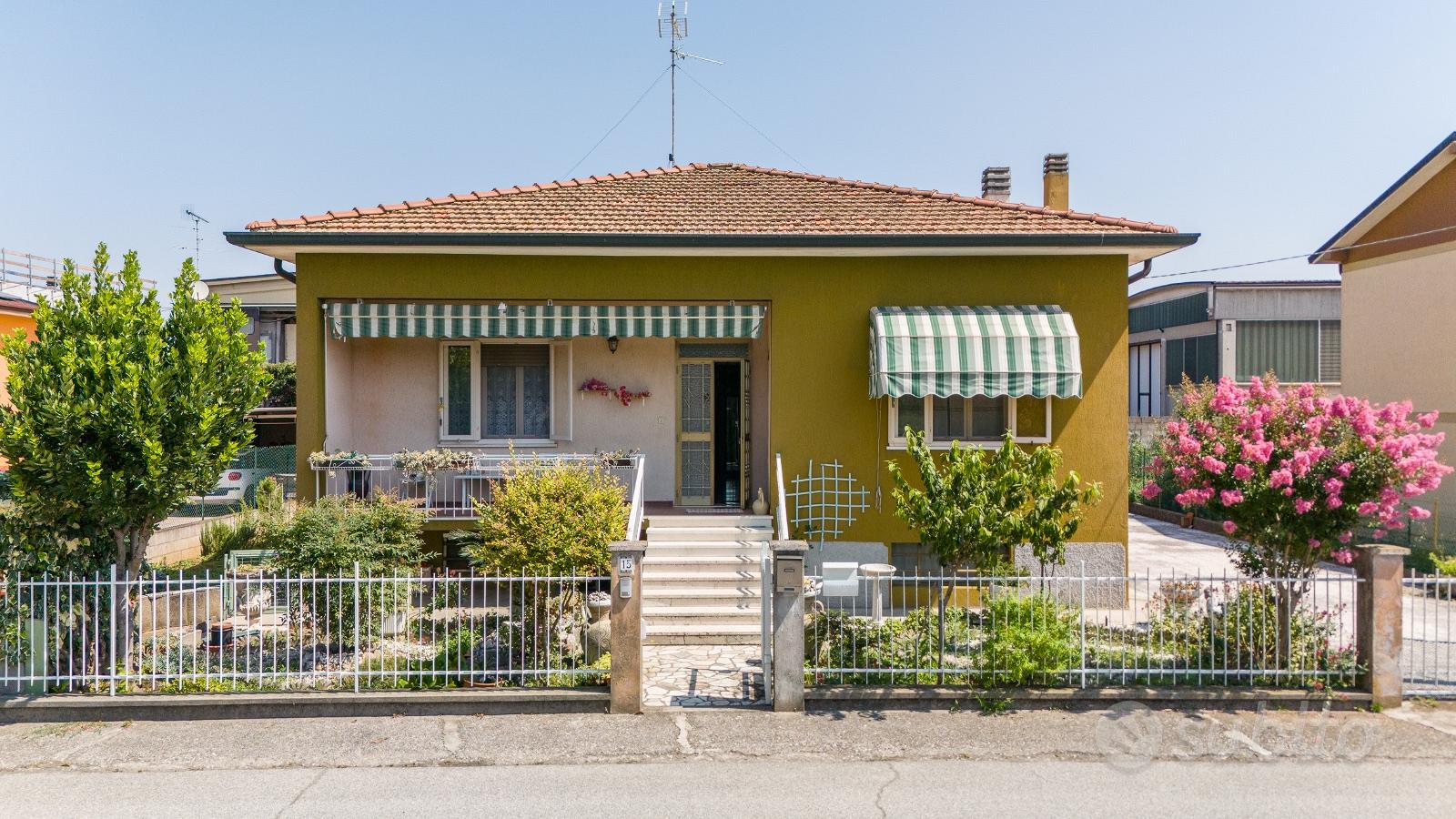 Casa indipendente con giardino – Ville singole e a schiera In vendita a Mantova  #finsubito richiedi mutuo fino 100%