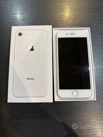 iPhone 8 64 GB argento con scatola e accessori