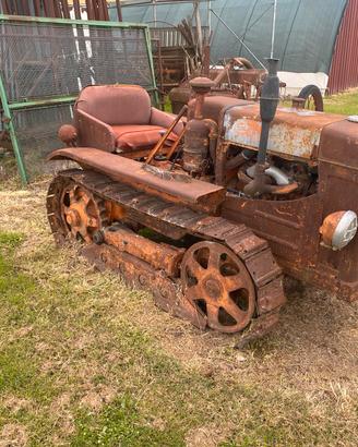 Trattore e attrezzatura agricola