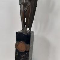 Bronzo dea Vesta su base granito nero