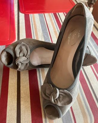 Scarpa a punta aperta  in camoscio grigio-azzurro