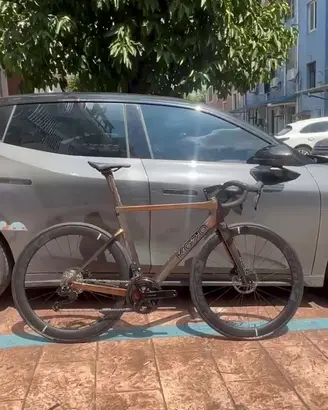 Bici da Corsa Aero KOZO Carbon – Shimano 105 DI2