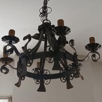 LAMPADARIO IN FERRO BATTUTO