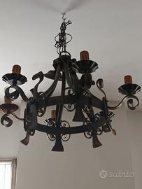 LAMPADARIO IN FERRO BATTUTO