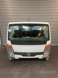 Cabina Nissan CABSTAR completa