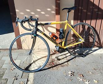 Bicicletta da corsa Bianchi più accessori 