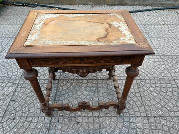 Tavolino Antico in Legno Massello Intagliato