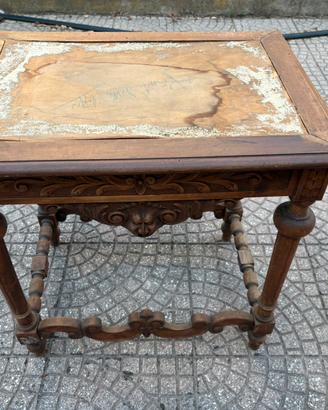 Tavolino Antico in Legno Massello Intagliato