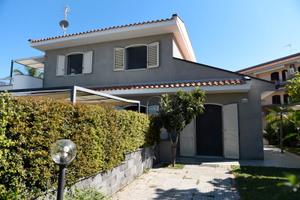 Monovani in villetta al mare