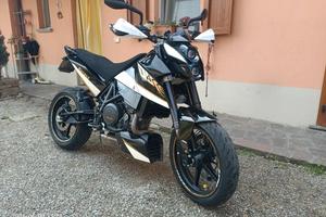KTM Duke black 690