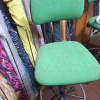 sedia da ufficio regolabile e girevile