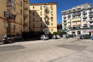3 LOCALI A NAPOLI