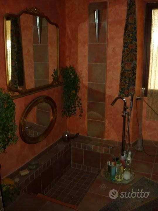 Rustico / Casale di 210 m² con più di 5 locali a T - Altro