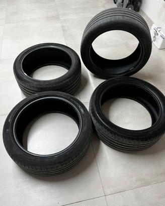 Pneumatici 225/45/18 e 245/40/18