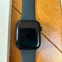 Apple Watch serie 8, 45 mm, alluminio.