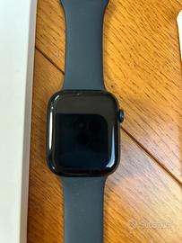 Apple Watch serie 8, 45 mm, alluminio.