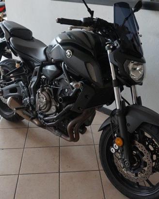 YAMAHA MT-07 naked