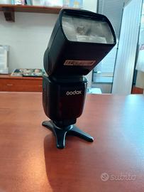 Flash Godox TT600 – Potente e universale, sistema