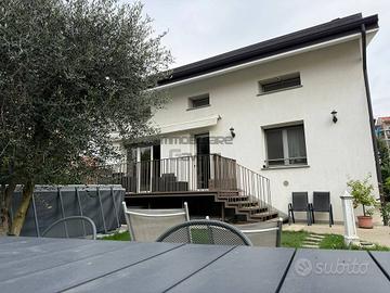Villa di 308 m² con 5 locali e box auto doppio a C