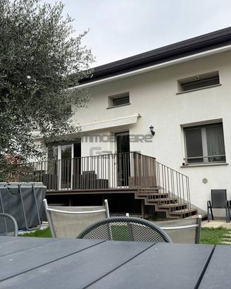 Villa di 308 m² con 5 locali e box auto doppio a C