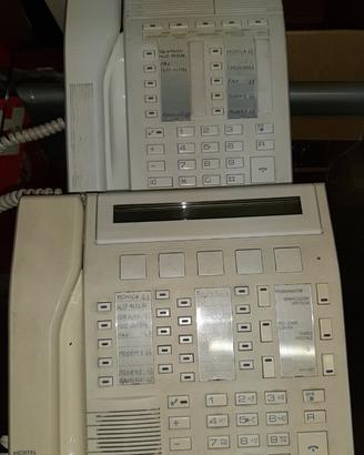 Centralino telefonico con due telefoni