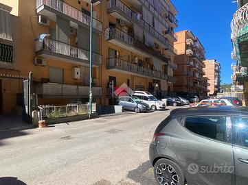 NEGOZIO A NAPOLI