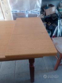 tavolo da cucina con possibilità di allungamento