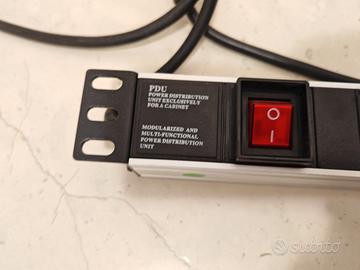 PDU (Power Distribution Unit) per Rack