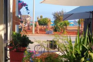 A 30 metri dal mare, con posto auto