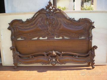 LETTO E COMODINI IN NOCE NAZIONALE