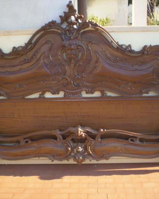 LETTO E COMODINI IN NOCE NAZIONALE