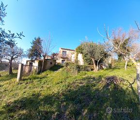 Terreno con casa da ristrutturare