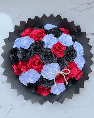 Mazzo di 35 rose in stile regina di cuori