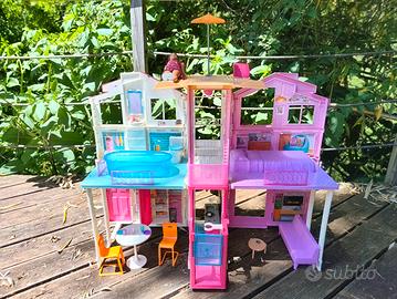 casa delle Barbie con ascensore e una barbie