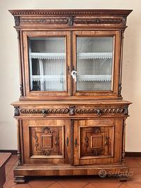 Elegante Credenza Doppio Corpo in Noce Massello