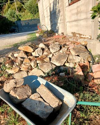 pietre in trachite , gratis
