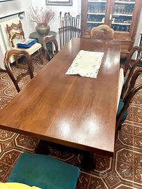 Tavolo in legno con 6 sedie con seduta in velluto