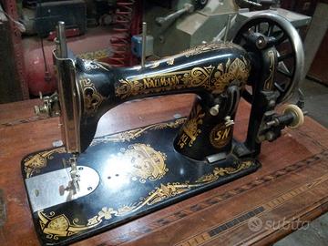 Macchina da cucire antica Naumann